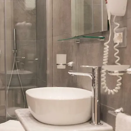 Toledo In Oda ve Kahvaltı 4*